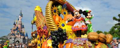 b2ap3_thumbnail_n015764_2020oct07_halloween-parade-mickey-minnie_900x360.jpg